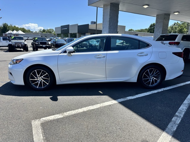 2018 White Lexus ES 350 FWD Sedan