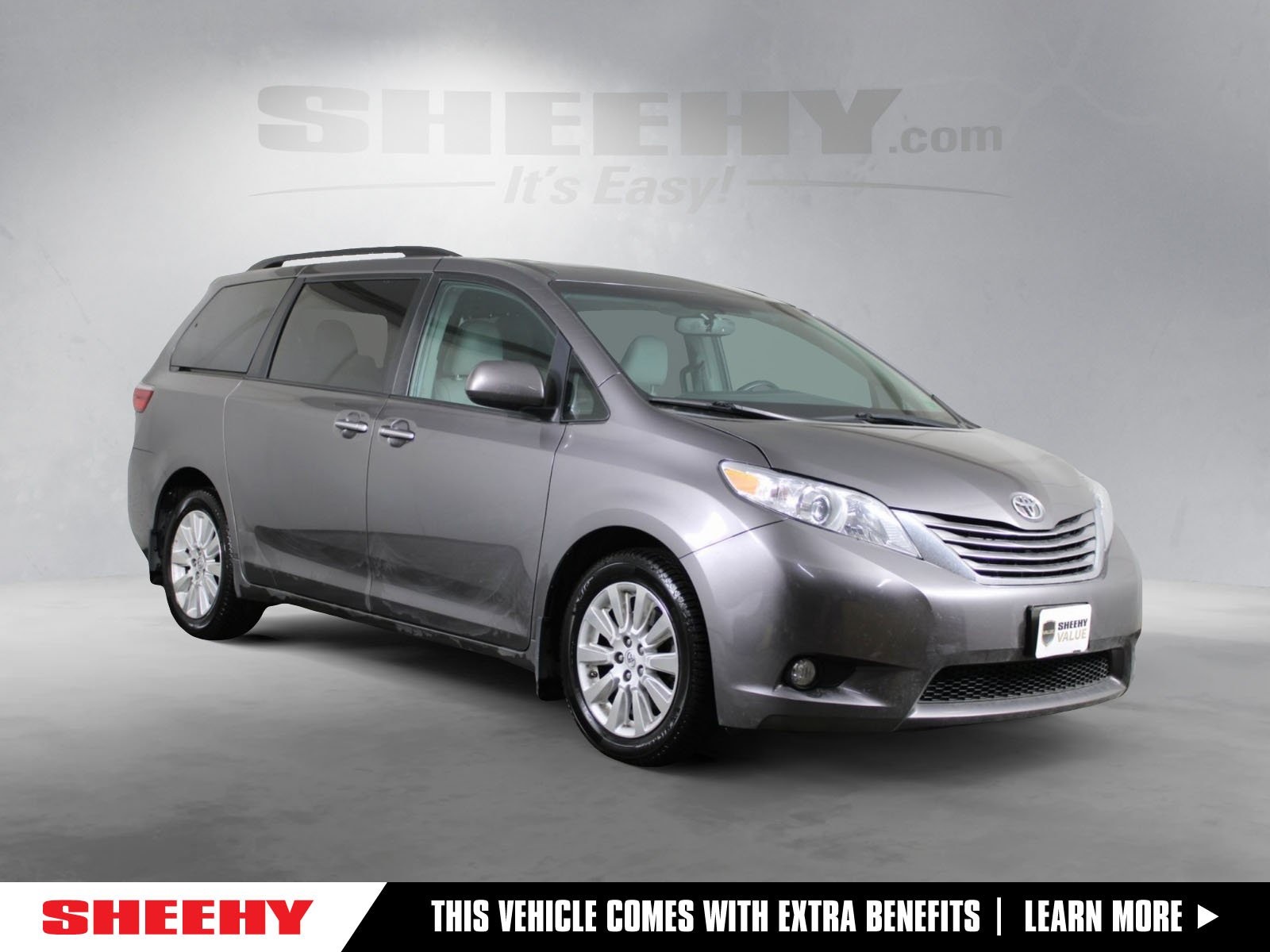 2015 Toyota Sienna XLE Premium's photo