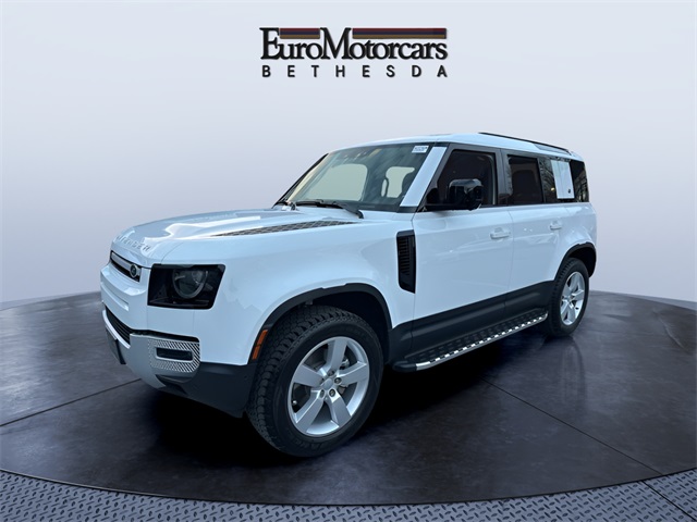 2024 Land Rover Defender S's photo