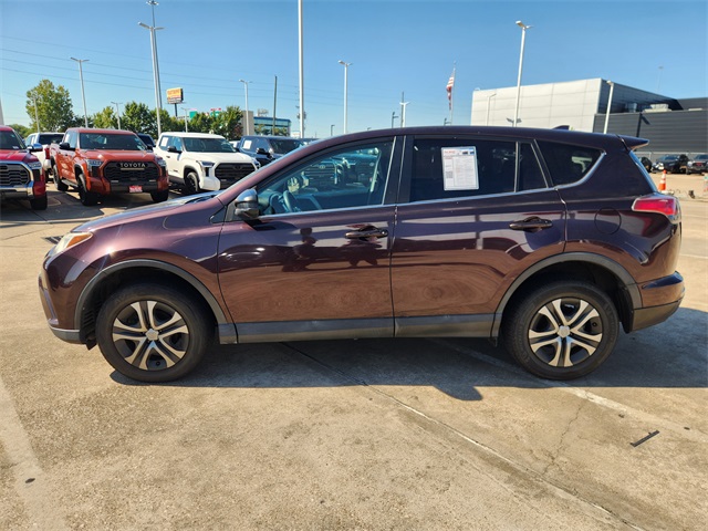 2018 Toyota RAV4 LE photo 3