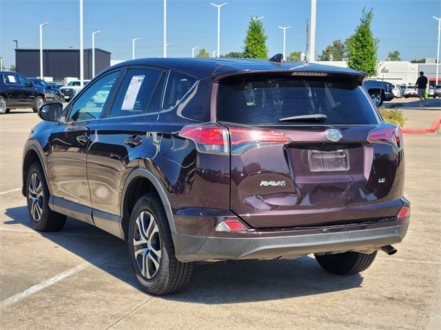 2018 Toyota RAV4 LE photo 4