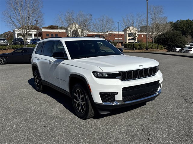 2025 Jeep Grand Cherokee Limited photo 3