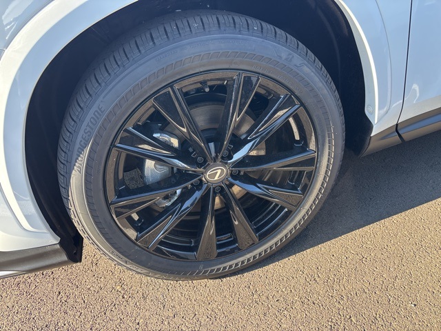 2026 Lexus NX 450h+ F SPORT Handling AWD photo 4