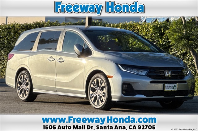 2026 Honda Odyssey Touring's photo