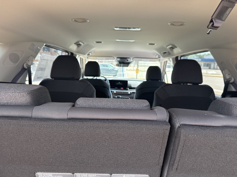 2026 Kia Carnival LX photo 11
