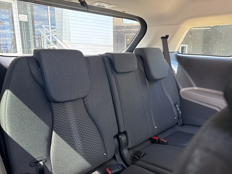 2026 Kia Carnival LX photo 12
