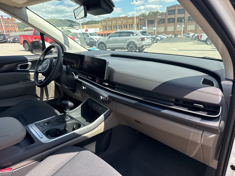 2026 Kia Carnival LX photo 17