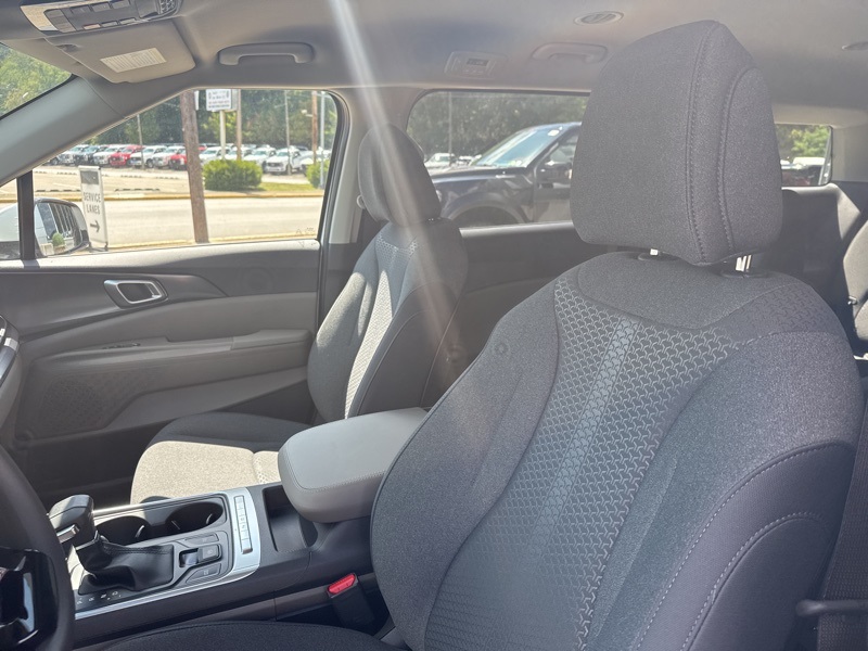 2026 Kia Carnival LX photo 25