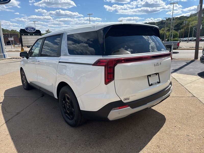 2026 Kia Carnival LX photo 4