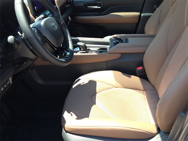 2025 Toyota Highlander Hybrid MAX Platinum photo 16