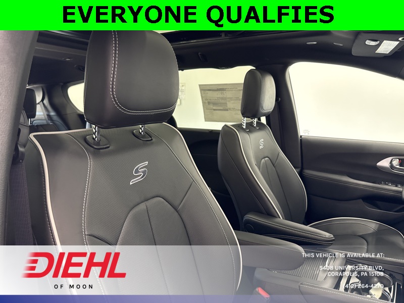 2026 Chrysler Pacifica Limited photo 12