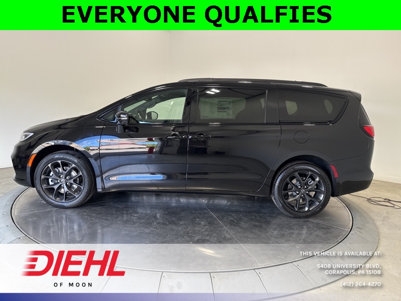 2026 Chrysler Pacifica Limited photo 4