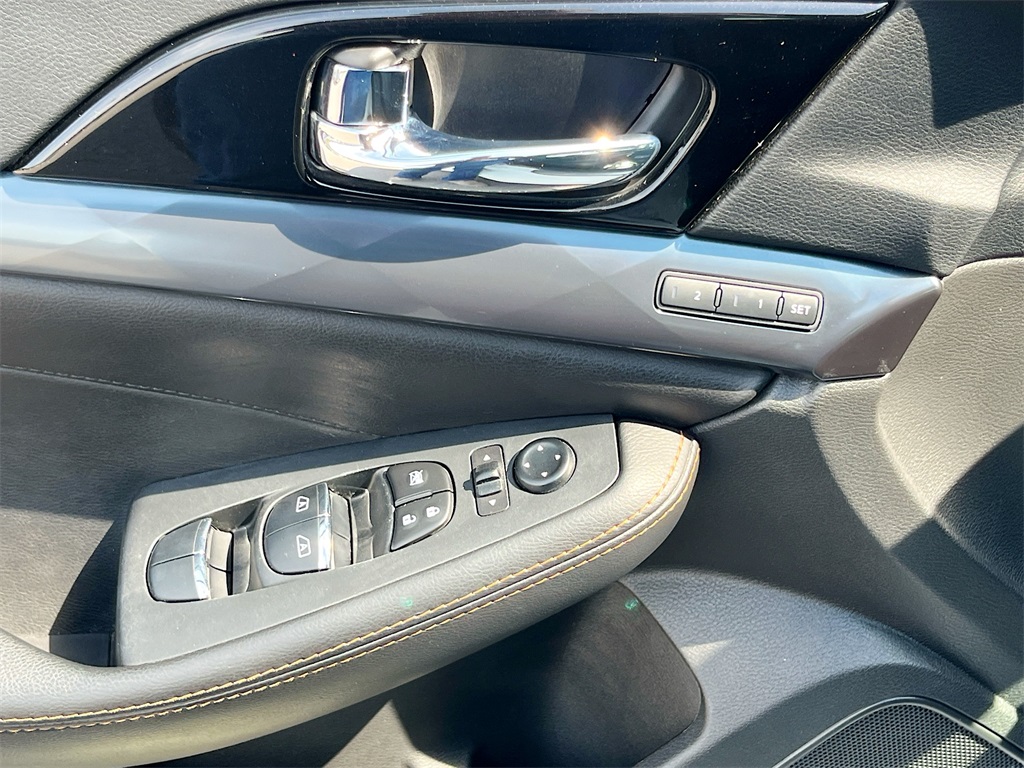 2022 Nissan Maxima SR photo 18