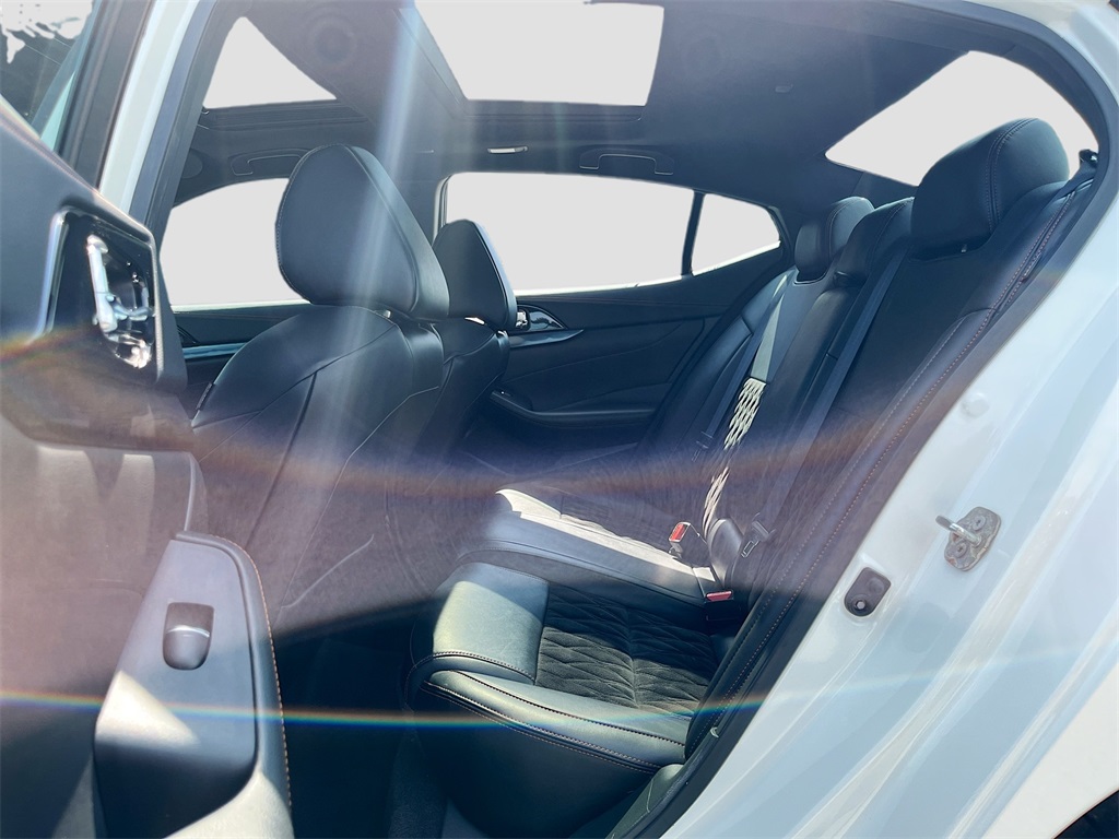 2022 Nissan Maxima SR photo 26
