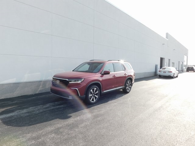 new 2025 Honda Pilot Touring 4D Sport Utility