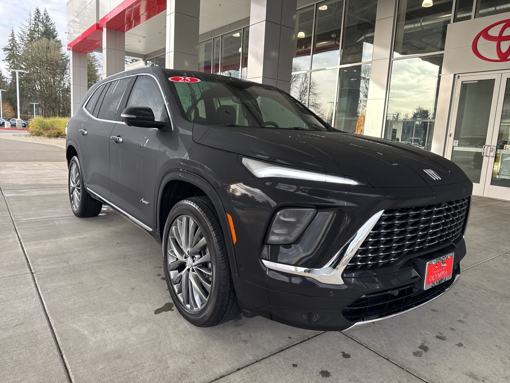 2025 Buick Enclave Avenir's photo