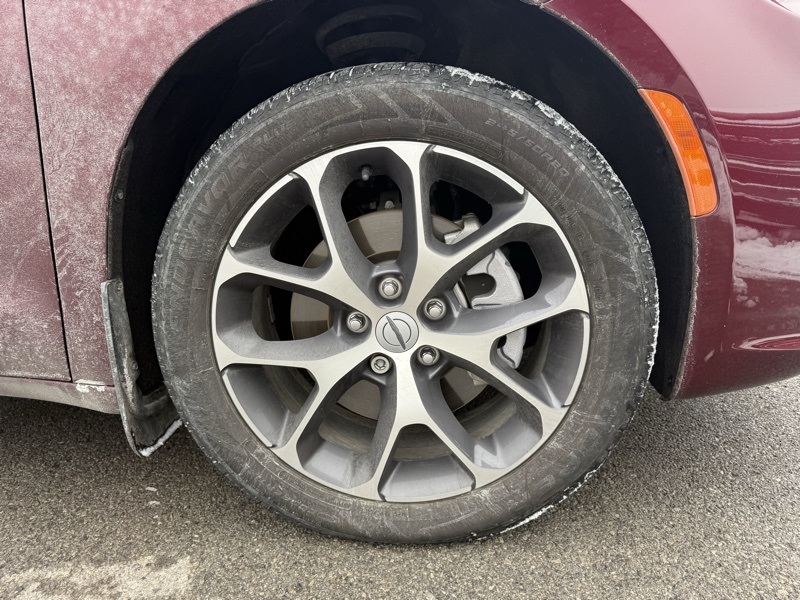 2021 Chrysler Pacifica Limited photo 3