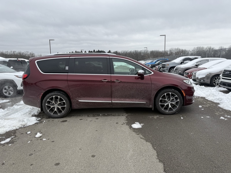 2021 Chrysler Pacifica Limited photo 4