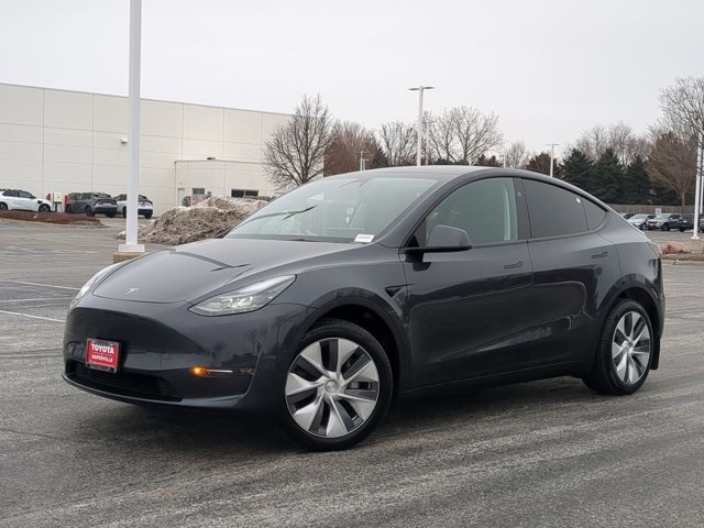 Used 2024 Tesla Model Y Long Range with VIN 7SAYGDEE2RA274633 for sale in Naperville, IL
