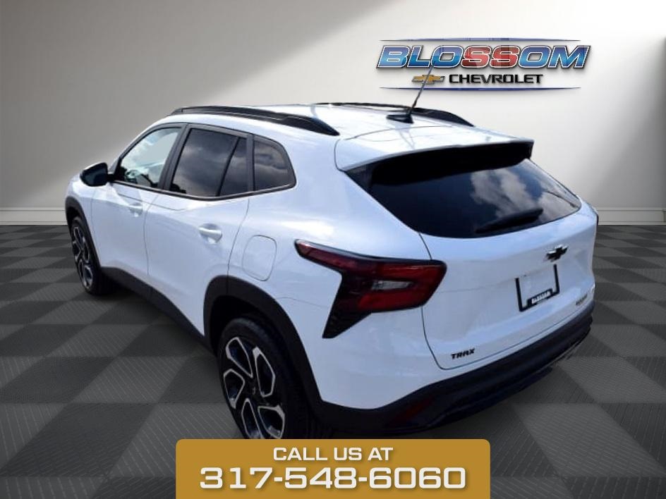 2025 Summit White Chevrolet Trax 2RS FWD SUV
