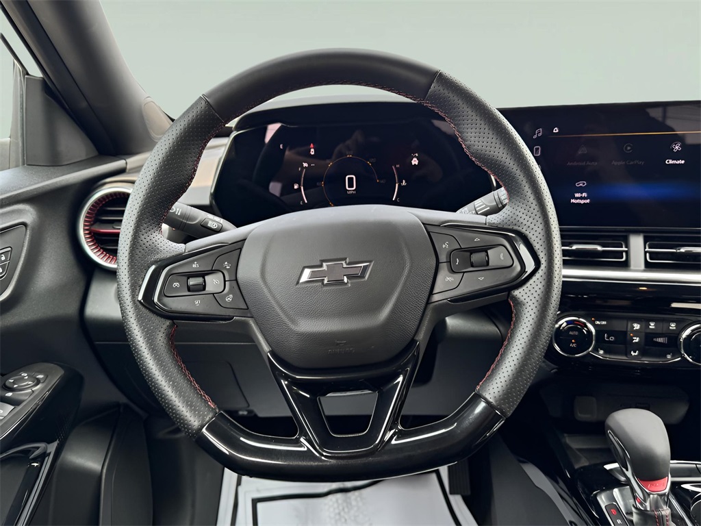 2024 Chevrolet Trax photo 2
