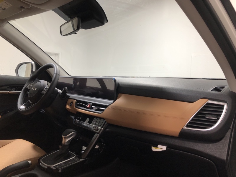 2026 Kia Seltos EX photo 12