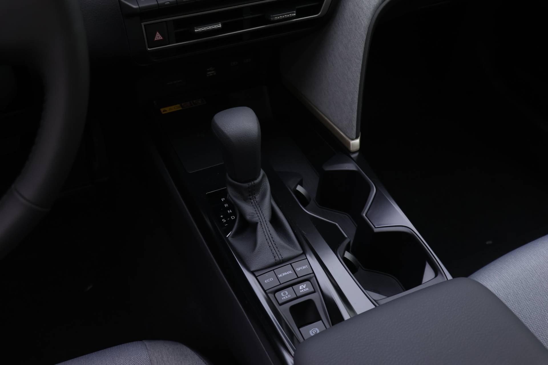 2025 Toyota Camry LE photo 9