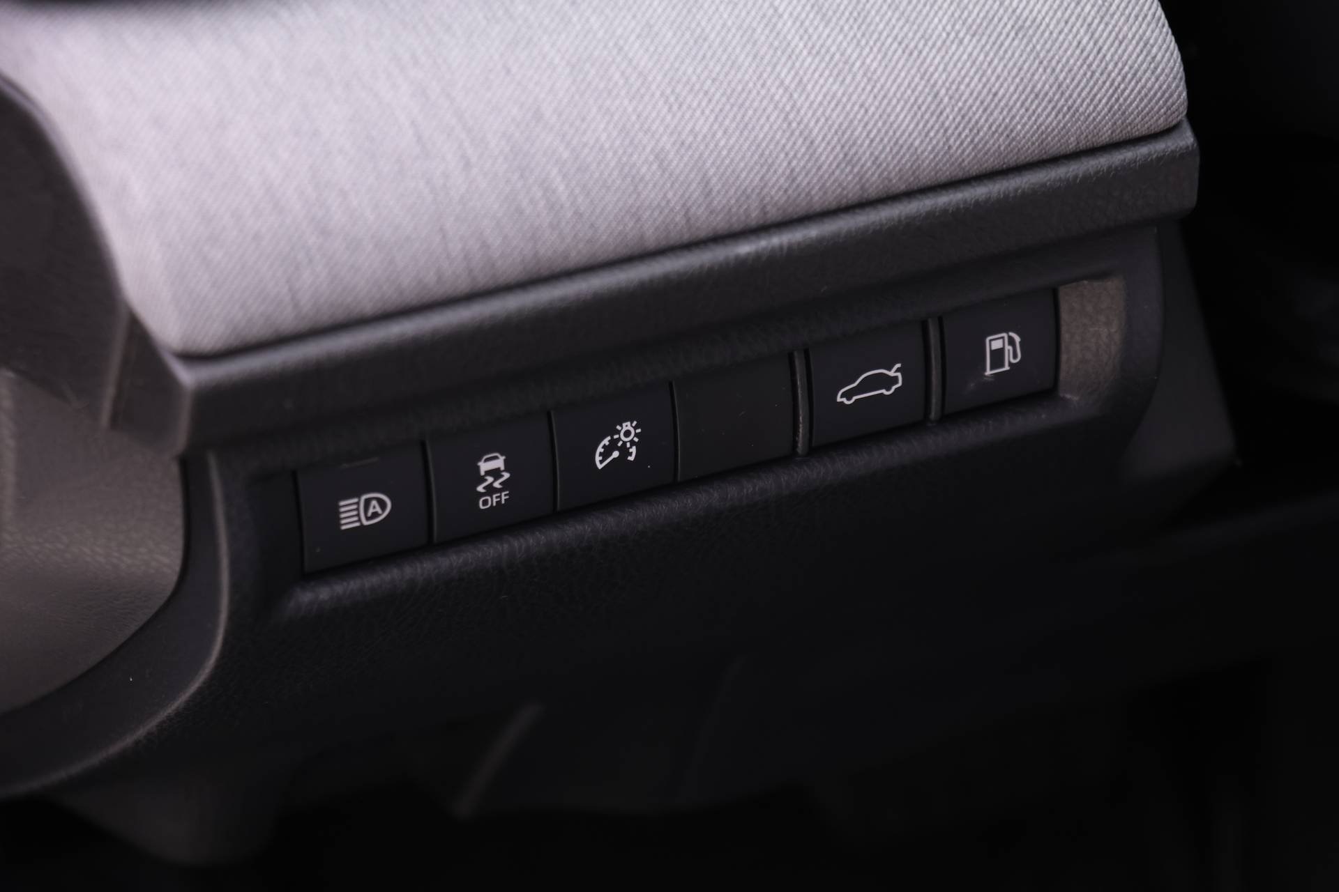 2025 Toyota Camry LE photo 13