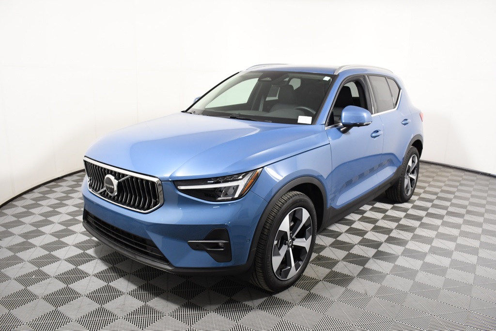 2025 Volvo XC40 Plus's photo