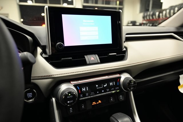 2025 Toyota RAV4 XLE photo 4