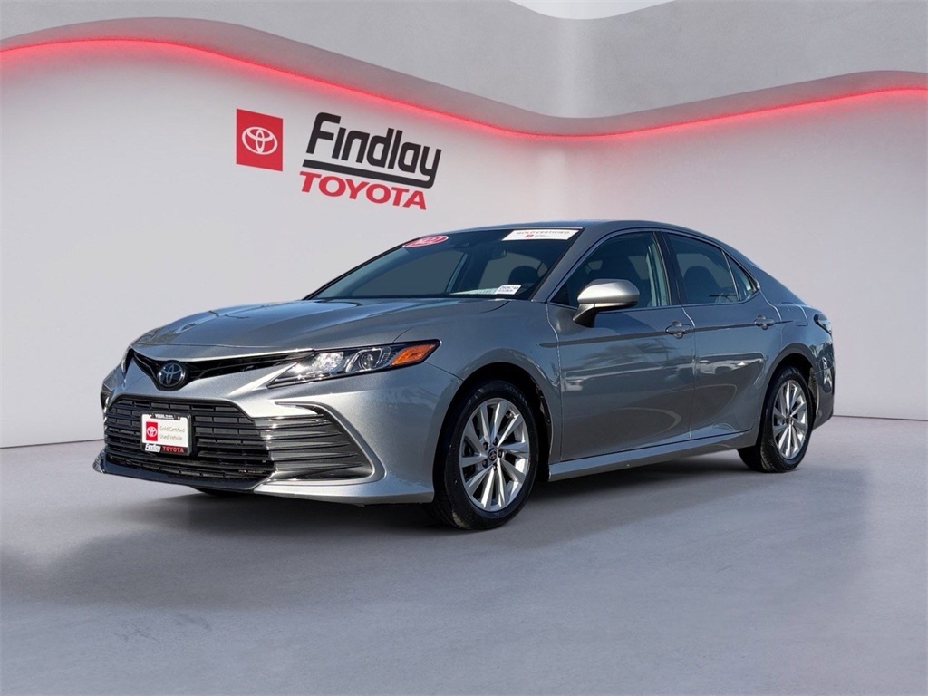 2022 Toyota Camry LE's photo