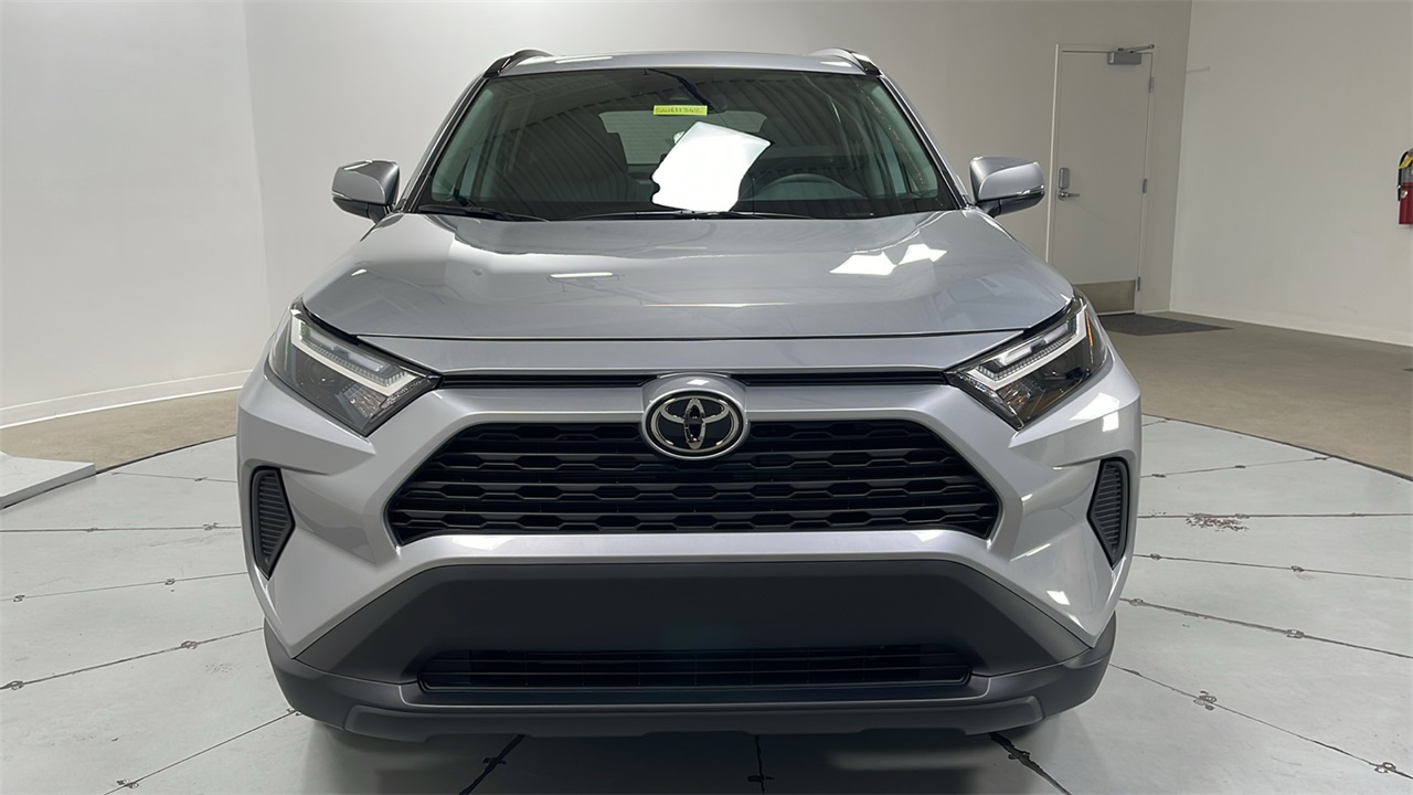 2025 Toyota RAV4 XLE photo 2