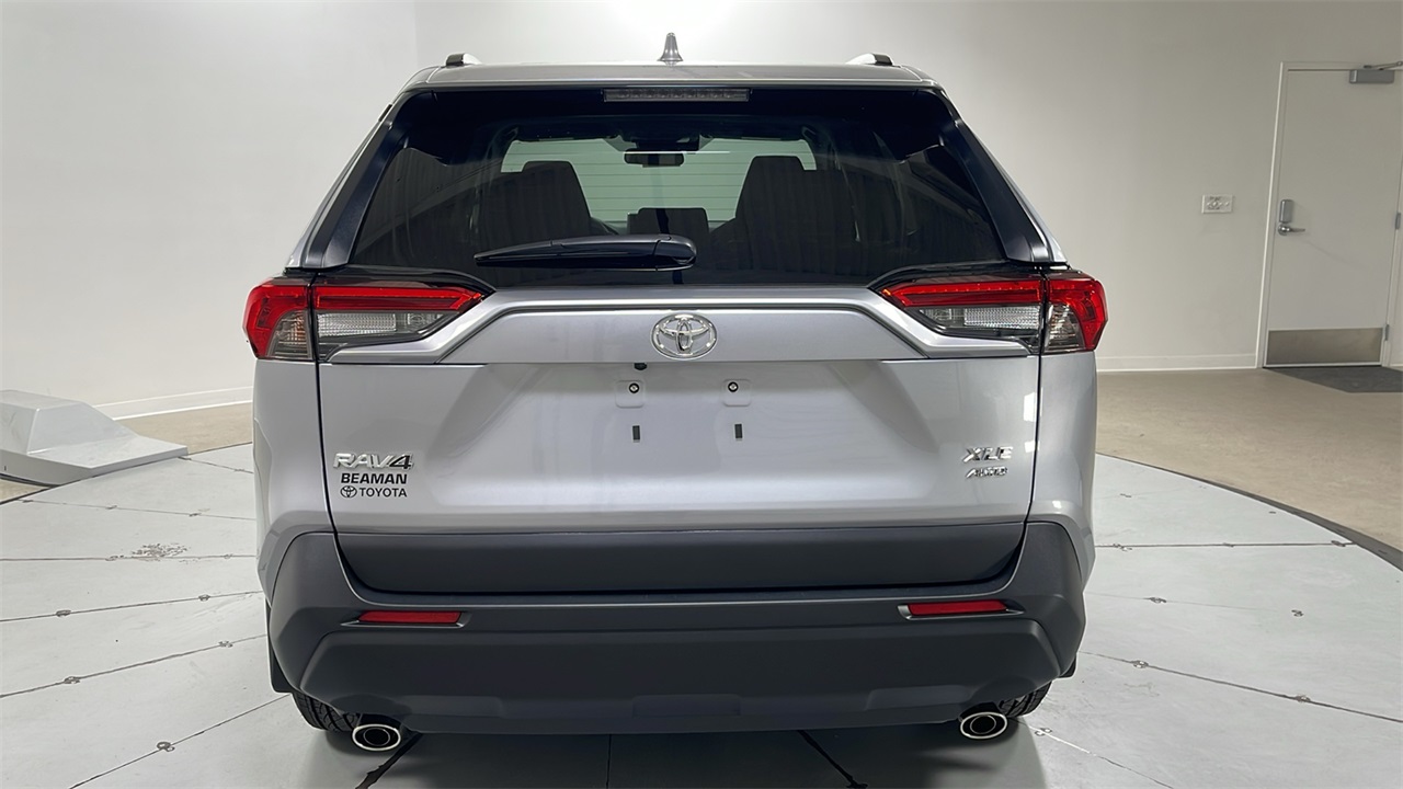 2025 Toyota RAV4 XLE photo 4