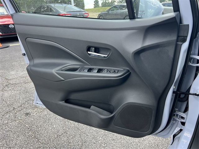 2025 Nissan Versa 1.6 SV photo 11