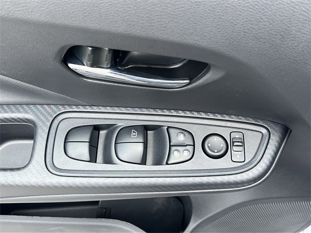 2025 Nissan Versa 1.6 SV photo 12