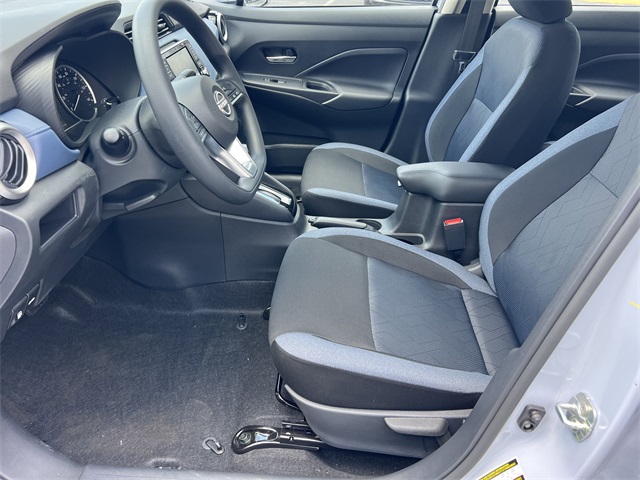 2025 Nissan Versa 1.6 SV photo 13