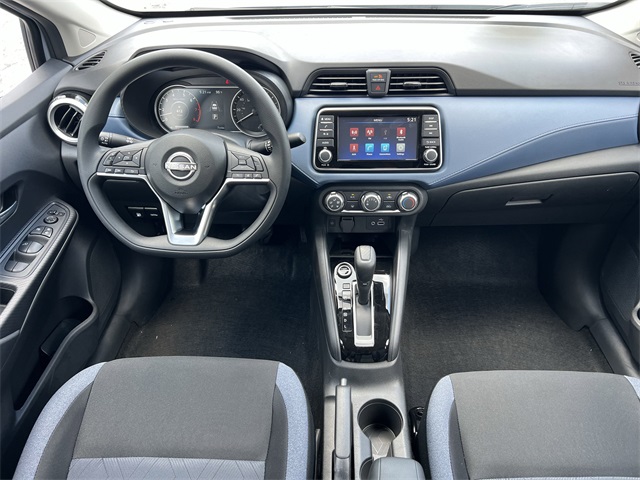 2025 Nissan Versa 1.6 SV photo 2