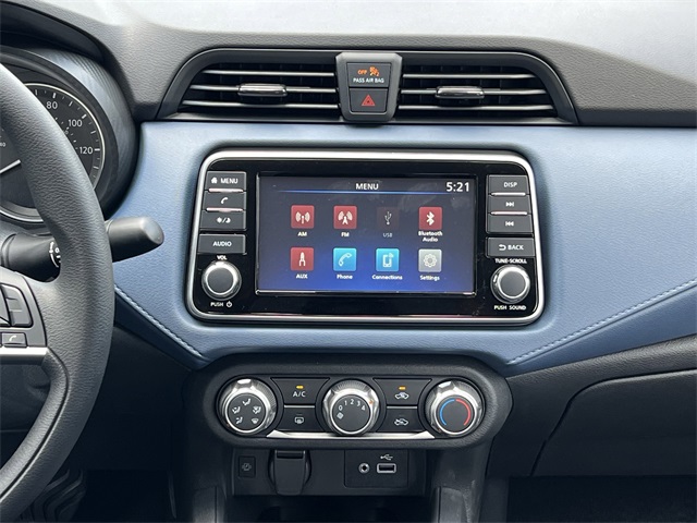 2025 Nissan Versa 1.6 SV photo 3