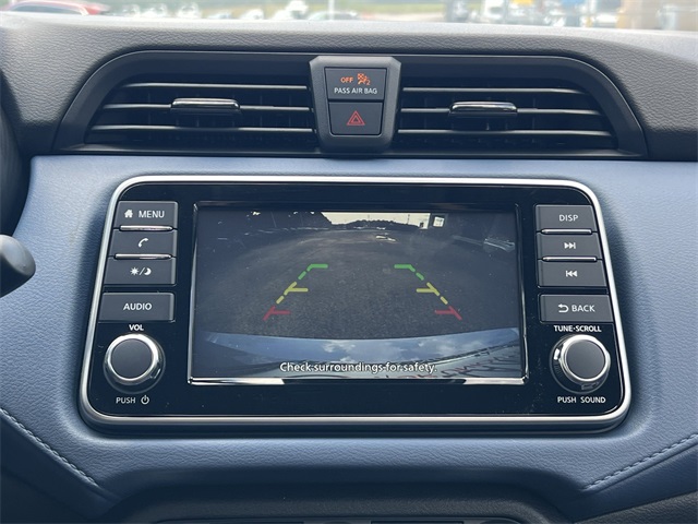 2025 Nissan Versa 1.6 SV photo 4