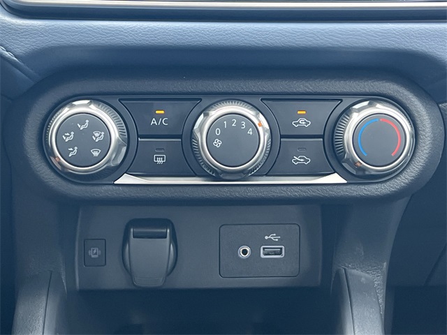 2025 Nissan Versa 1.6 SV photo 5