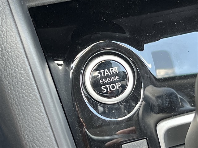 2025 Nissan Versa 1.6 SV photo 7