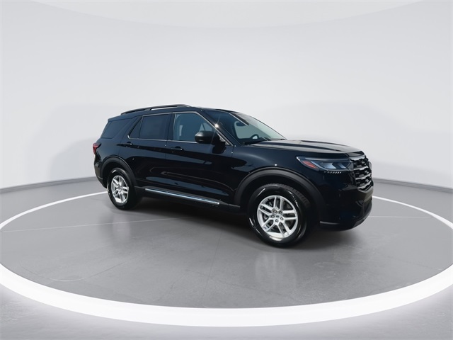 2025 Ford Explorer photo 2