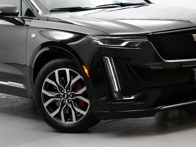 2023 Cadillac XT6 Sport photo 2