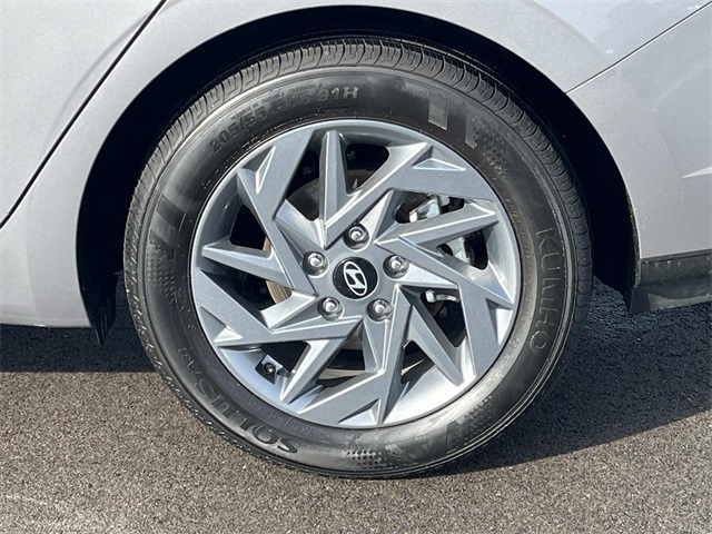 new 2025 Hyundai Elantra Hybrid car, priced at $22,485