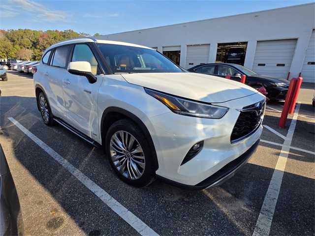 2021 Toyota Highlander Platinum's photo