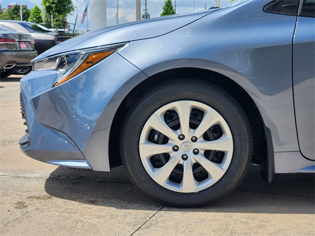 2026 Toyota Corolla LE photo 4