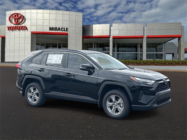 2025 Toyota RAV4 XLE's photo