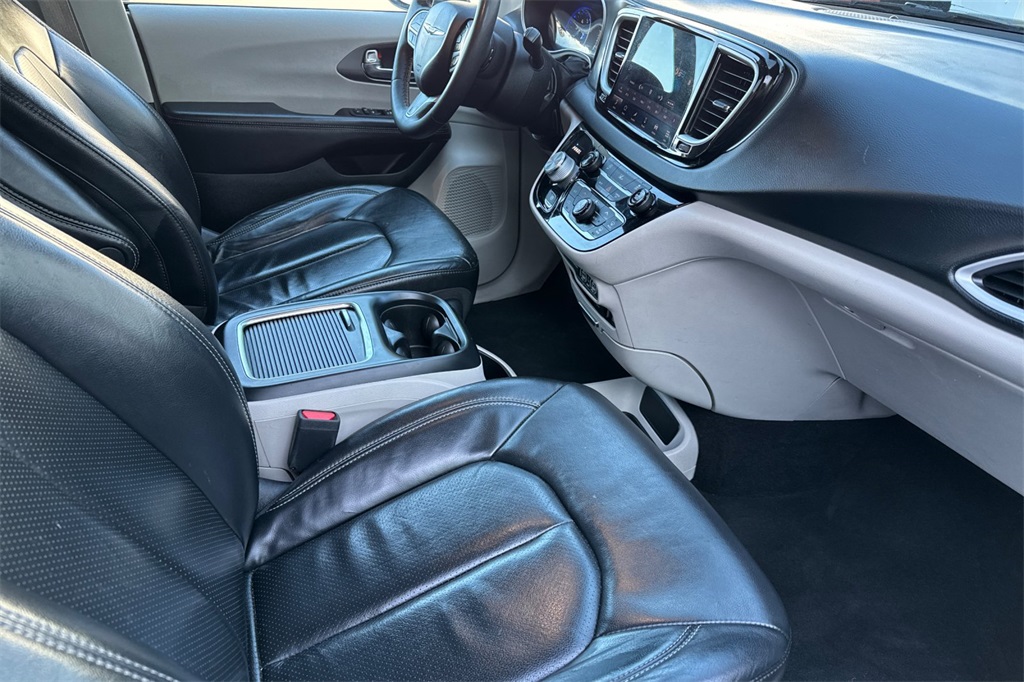 used 2022 Chrysler Pacifica car, priced at $21,918