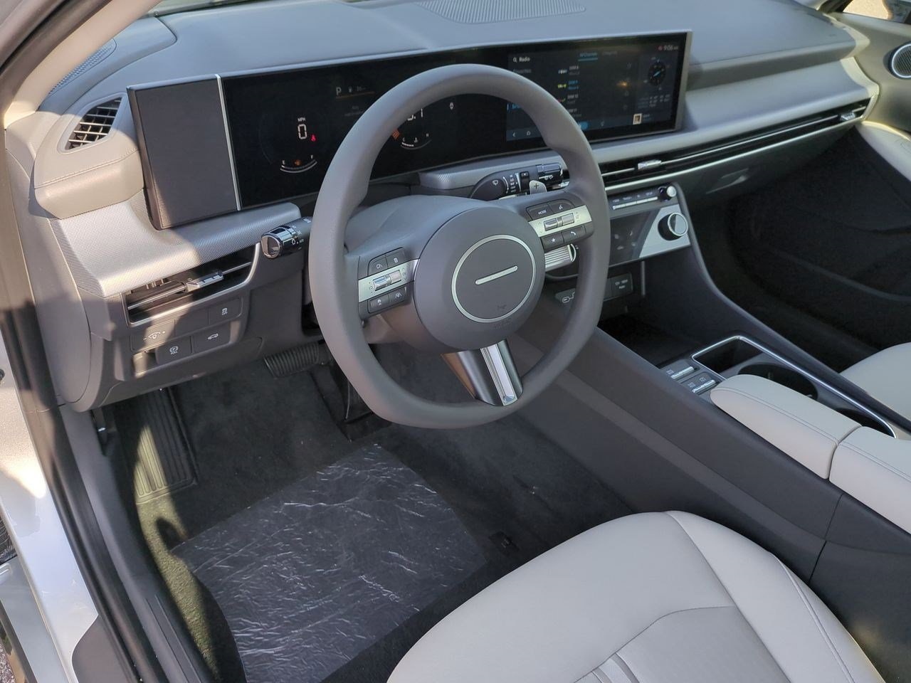 2025 Hyundai Sonata SEL photo 2
