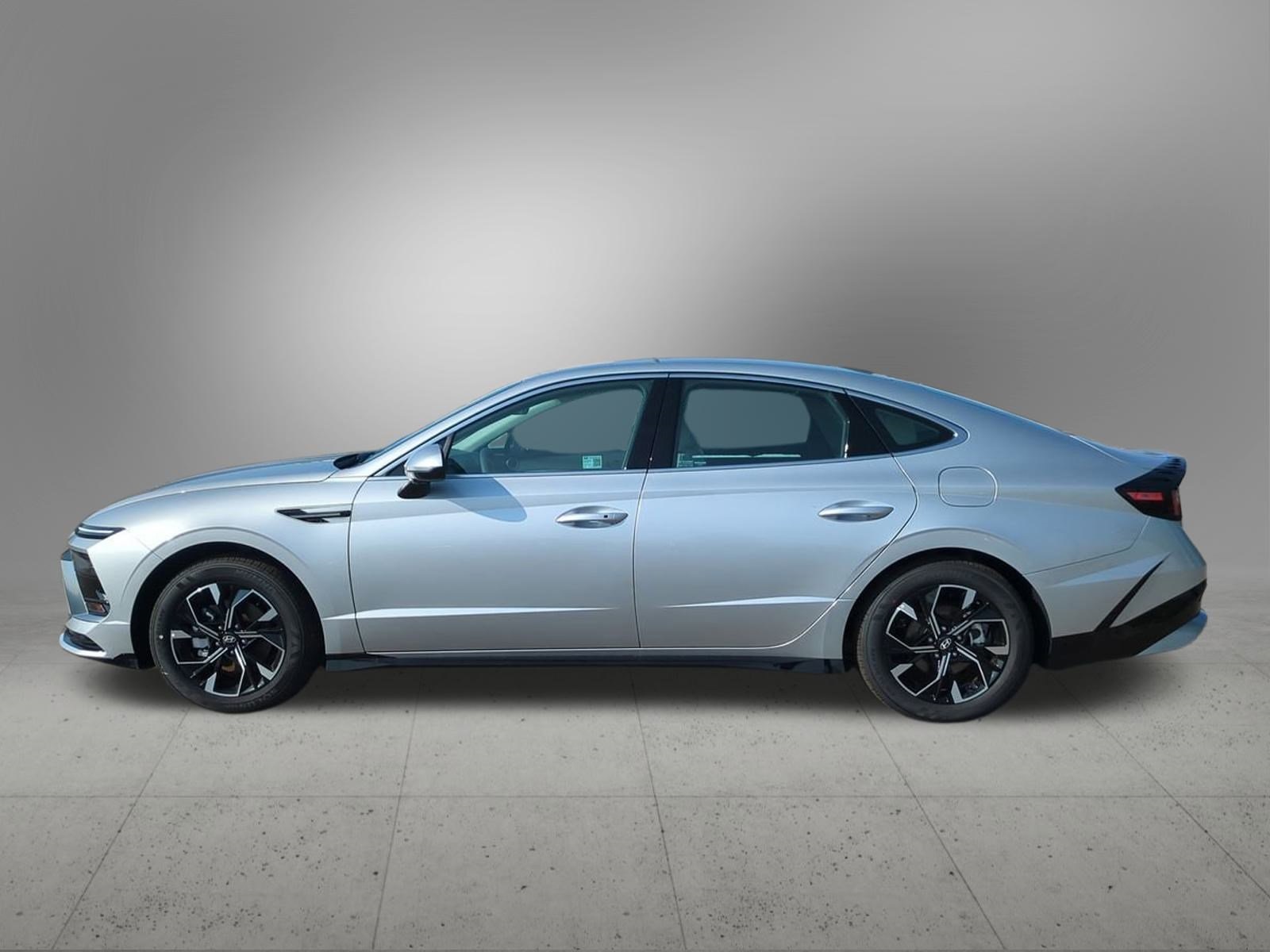 2025 Hyundai Sonata SEL photo 3